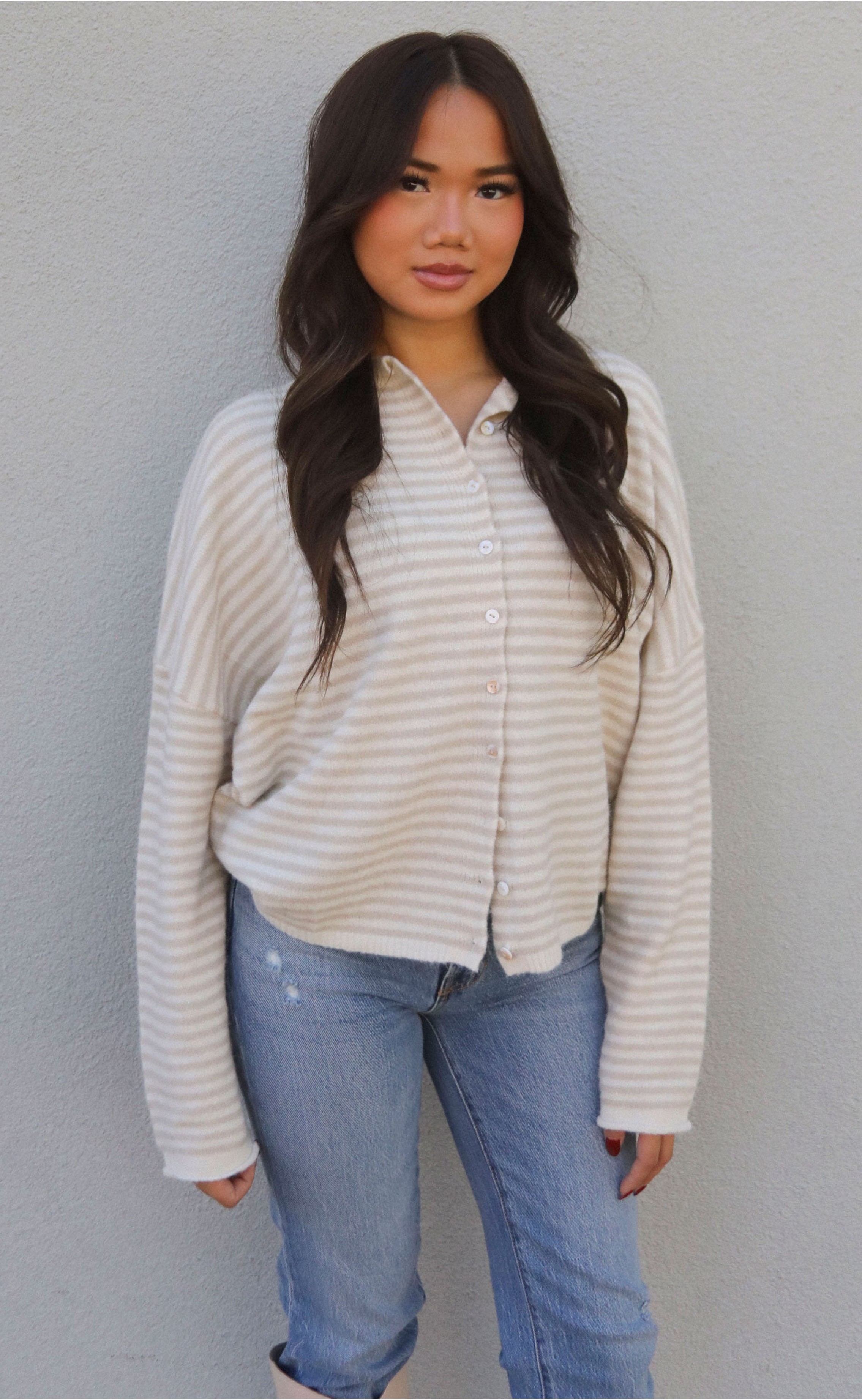 Elegant Cream/Natural Cardigan – Versatile Layering Piece for Casual and Office Wear